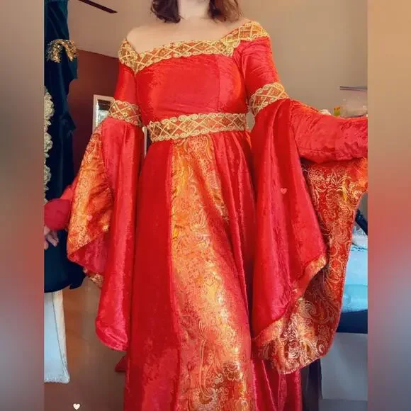 Velvet Renaissance theater costume in red/gold - Picture 4 of 10
